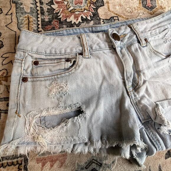 Vintage American Eagle y2k Jean Shorts Light Wash distressed Booty Shorts Size 4 - Picture 3 of 9